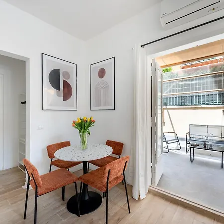 White Flat Labicana Apartment