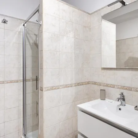 White Flat Labicana Apartment