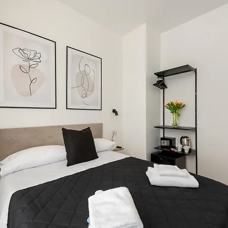 White Flat Labicana Apartment *