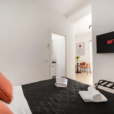 White Flat Labicana Apartment