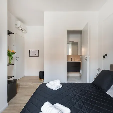 White Flat Labicana Apartment