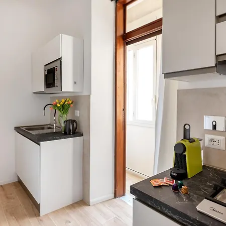 White Flat Labicana Apartment *