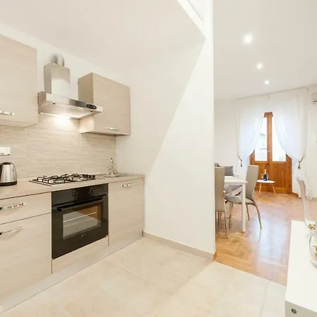 White Flat Labicana Lejlighed *