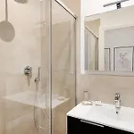 White Flat Labicana * Rom